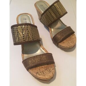 Sbicca Wedge Sandals Gold Accent Size 7.5 EUC